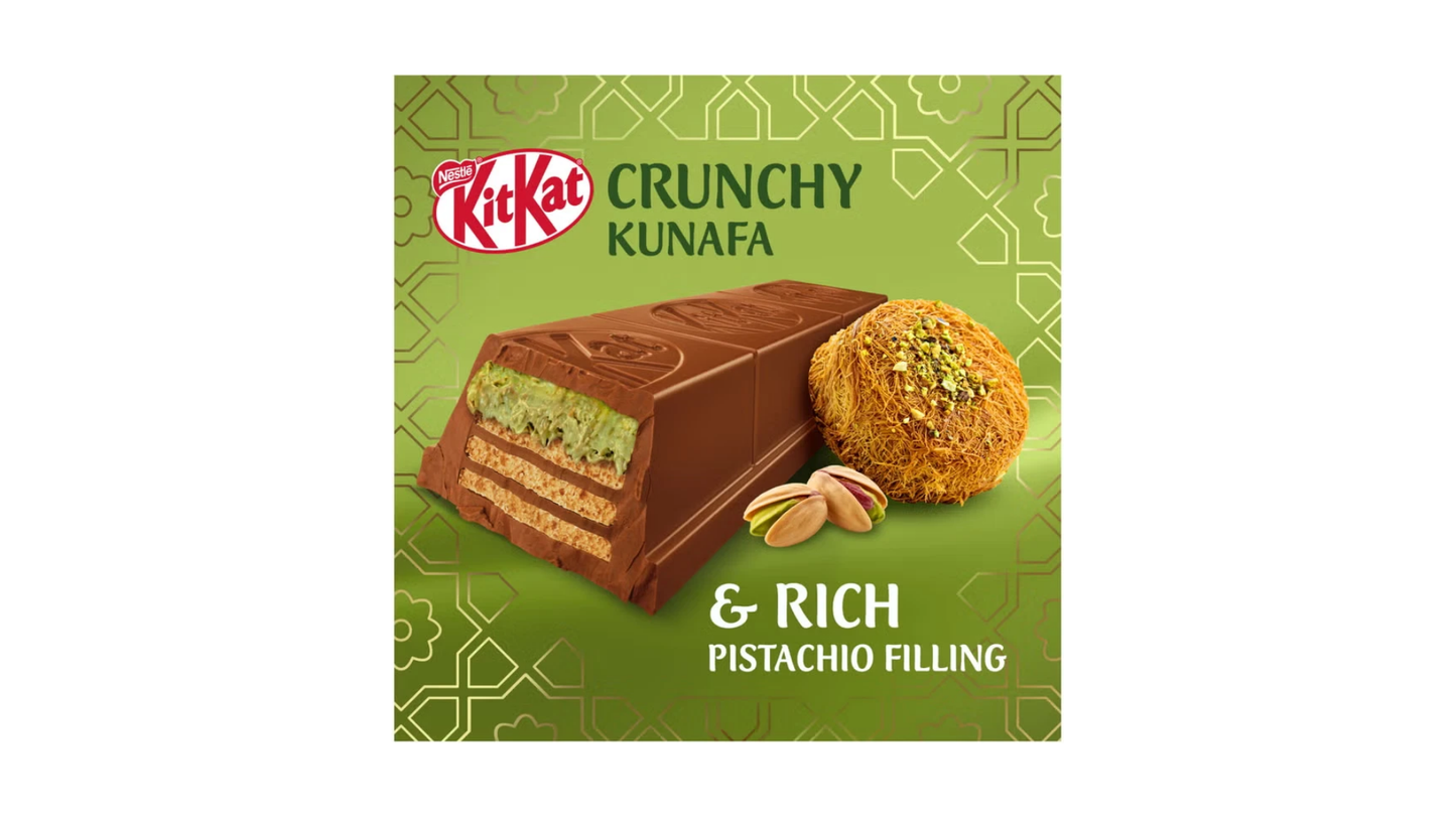 KitKat Crunchy Kunafa packaging with green background